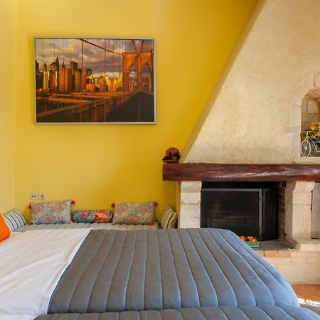 Evelia Apartment Galatas  Экстерьер фото
