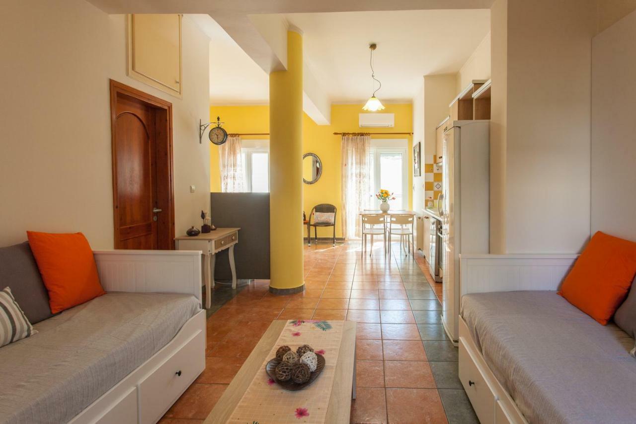 Evelia Apartment Galatas  Экстерьер фото