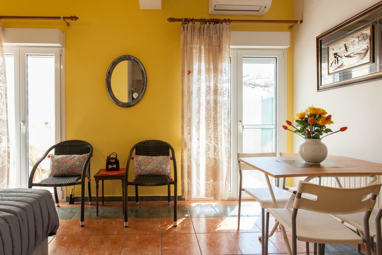 Evelia Apartment Galatas  Экстерьер фото