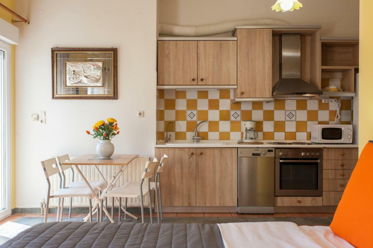 Evelia Apartment Galatas  Экстерьер фото